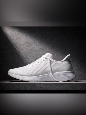 NWT Lane Eight Unisex Relay Trainer Athletic Tennis Shoe -  White - Size W 7